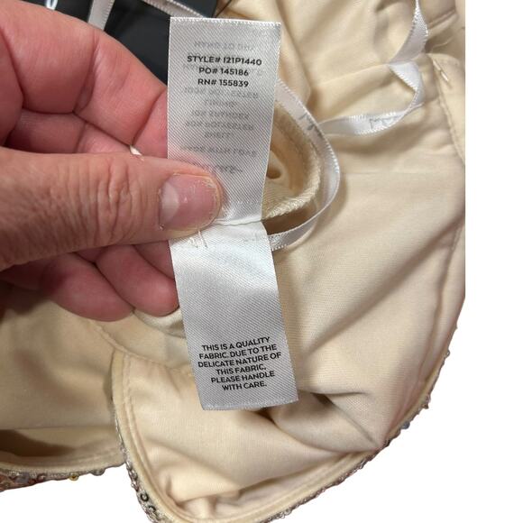 NWT LULUS Gold Embellished Sequin Sleeveless Plunge V-Neck Romper Women's Medium - Picture 9 of 11